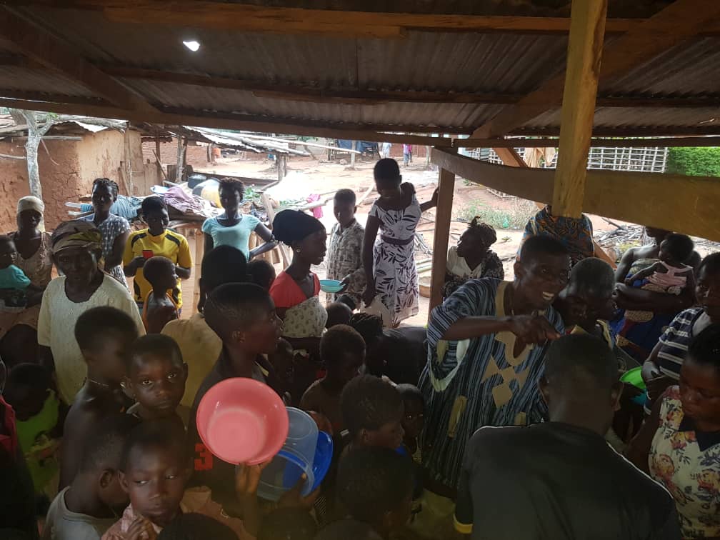 Food and beverages delivered to Akwatiakwaso villagers - 30 August 2020 (5)